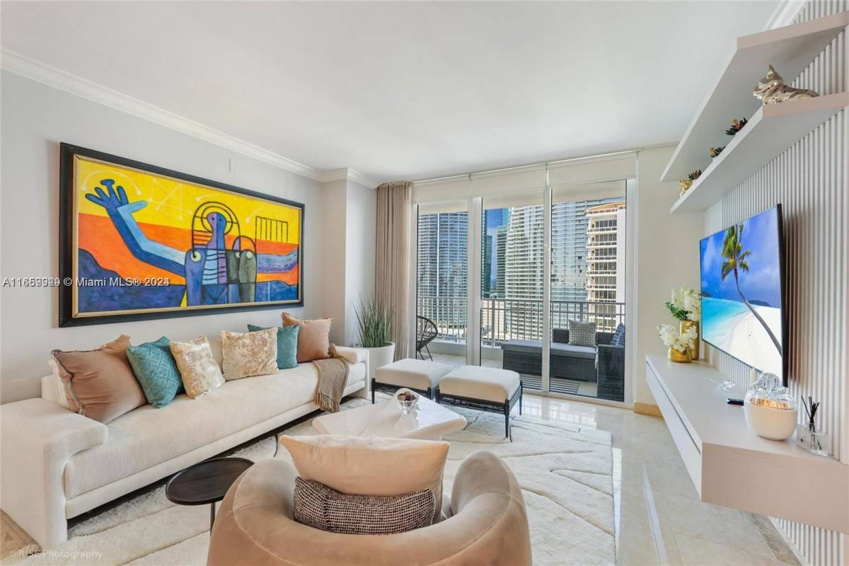 Apartment for rent at 801 Brickell Key Blvd #3204, Miami, FL 33131