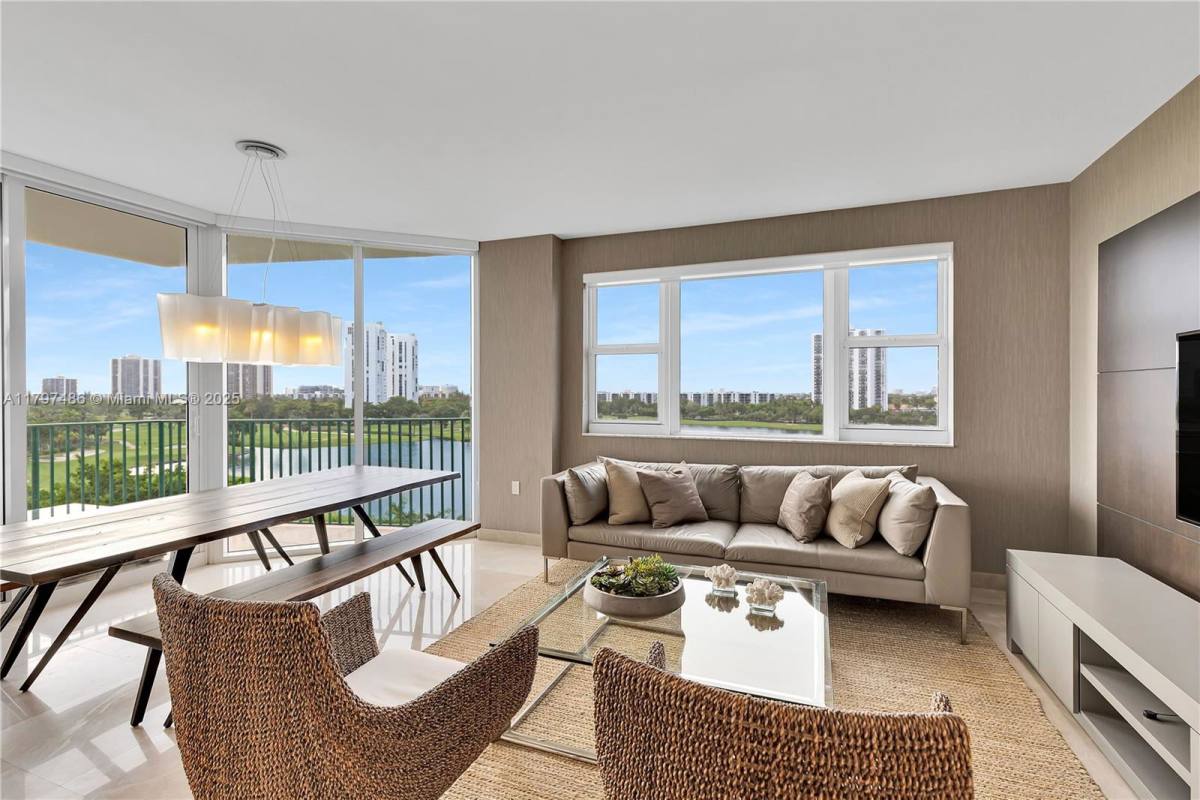 House for rent at 20000 E Country Club Dr #708, Miami, FL 33180