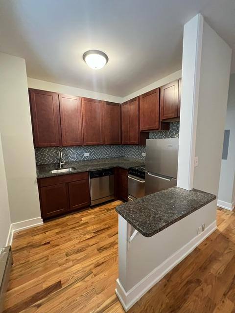 Apartment for rent at 626 W Barry Ave, Chicago, IL 60657