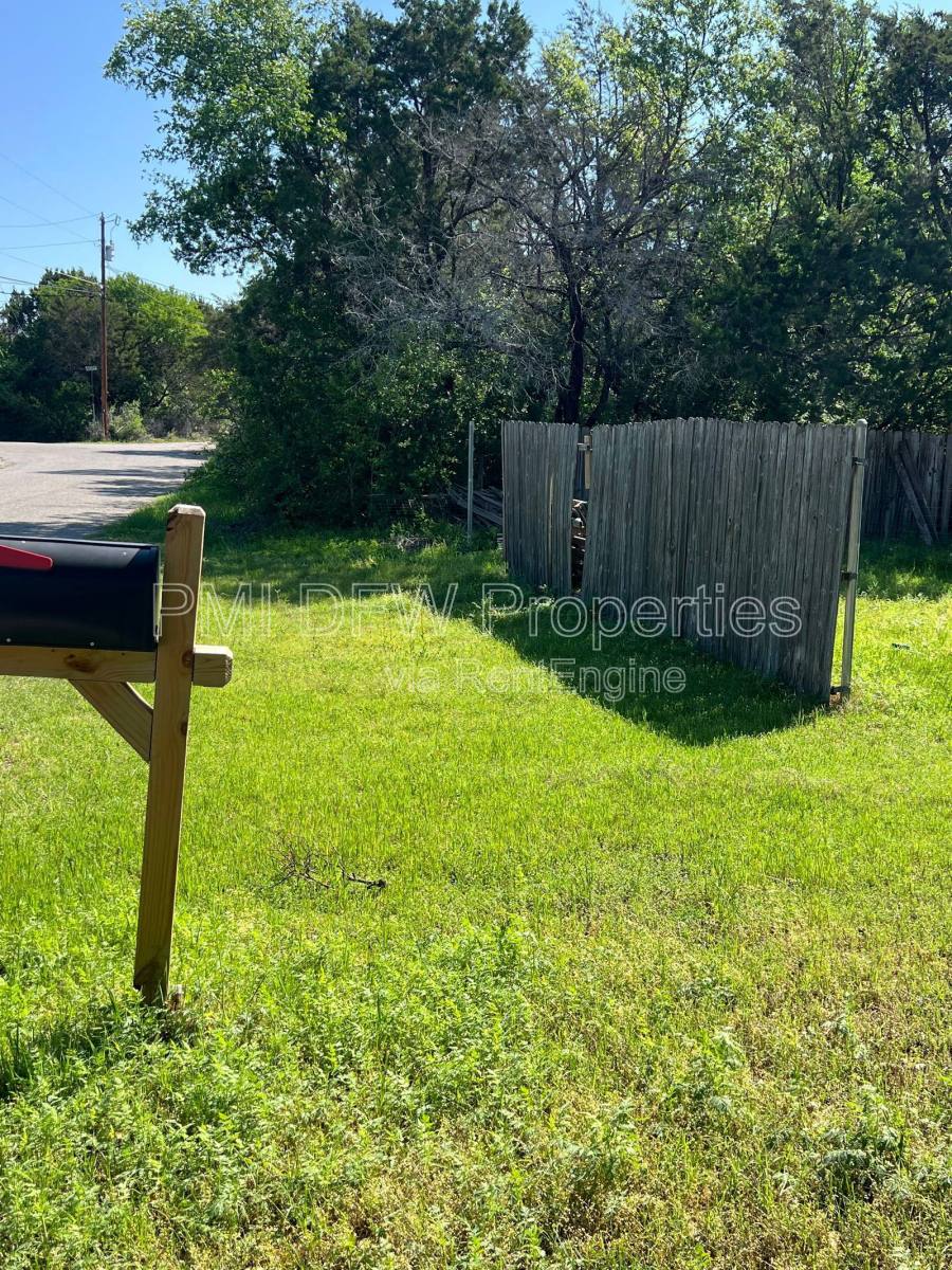 House for rent at 2705 Overview Rd, Granbury, TX 76048