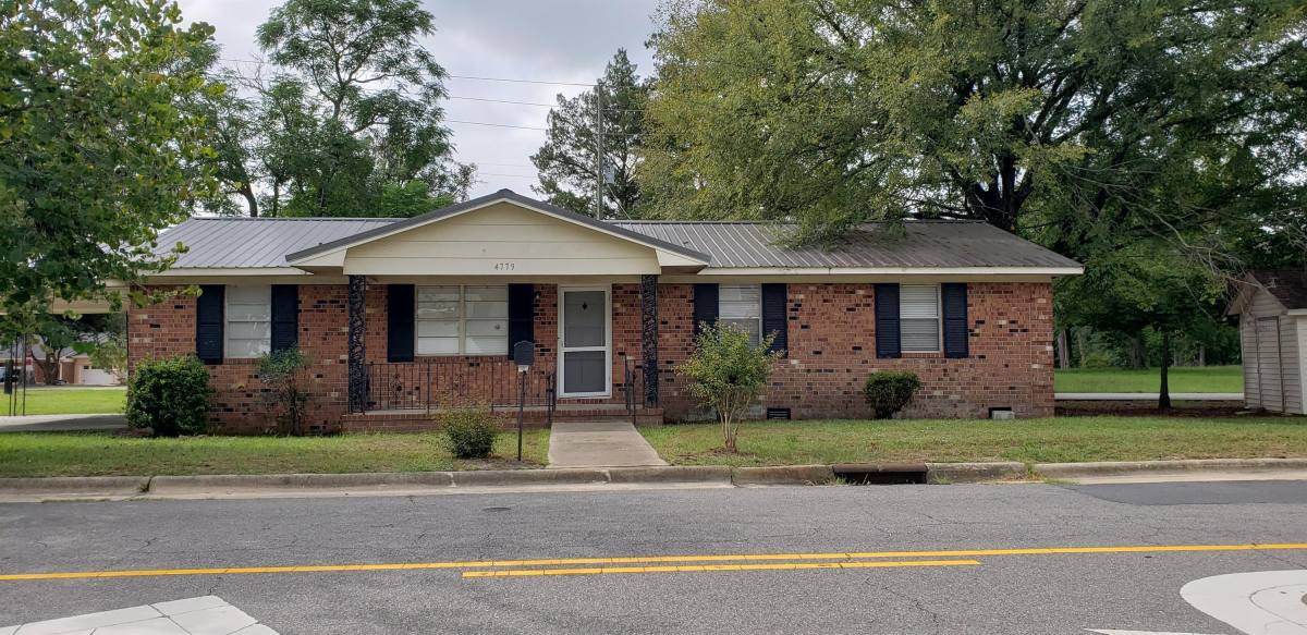 House for rent at 4779 Cameron Rd, Hope Mills, NC 28348