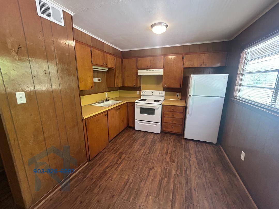 Apartment for rent at 303 King St, Atlanta, TX 75551