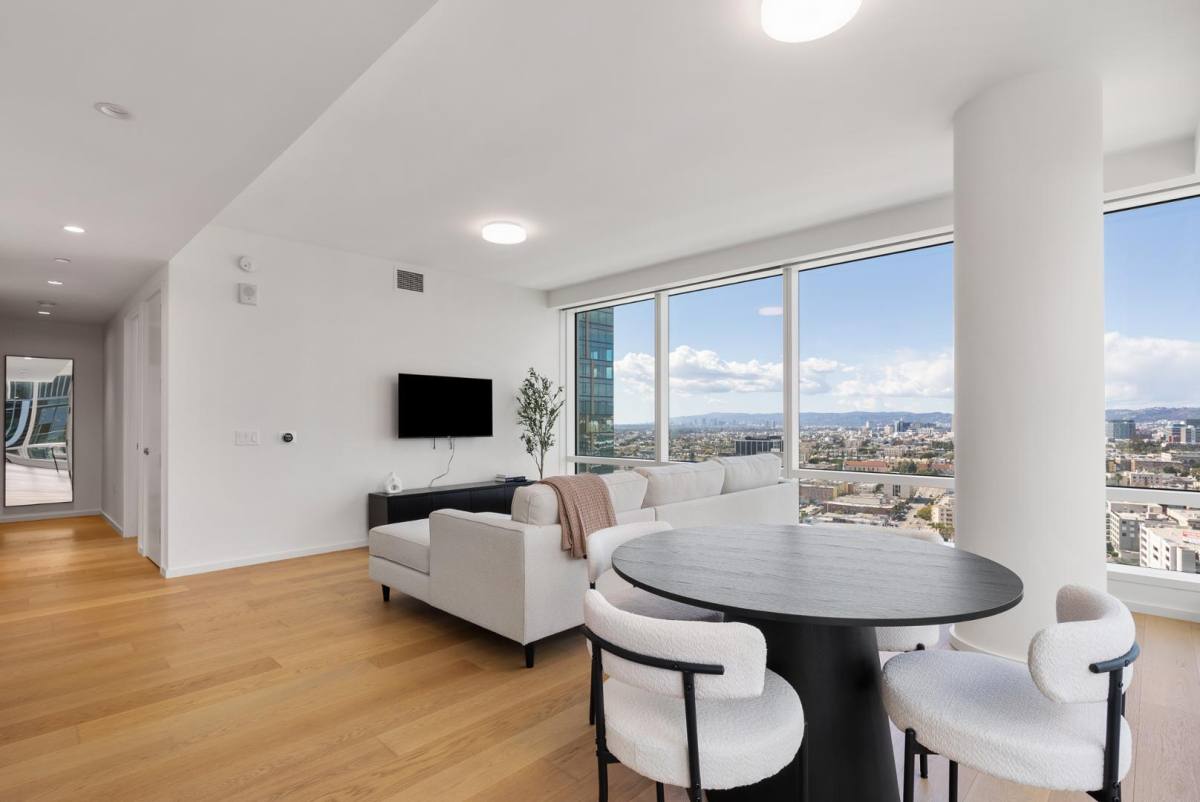 Condo for rent at 877 Francisco St #1, Los Angeles, CA 90017