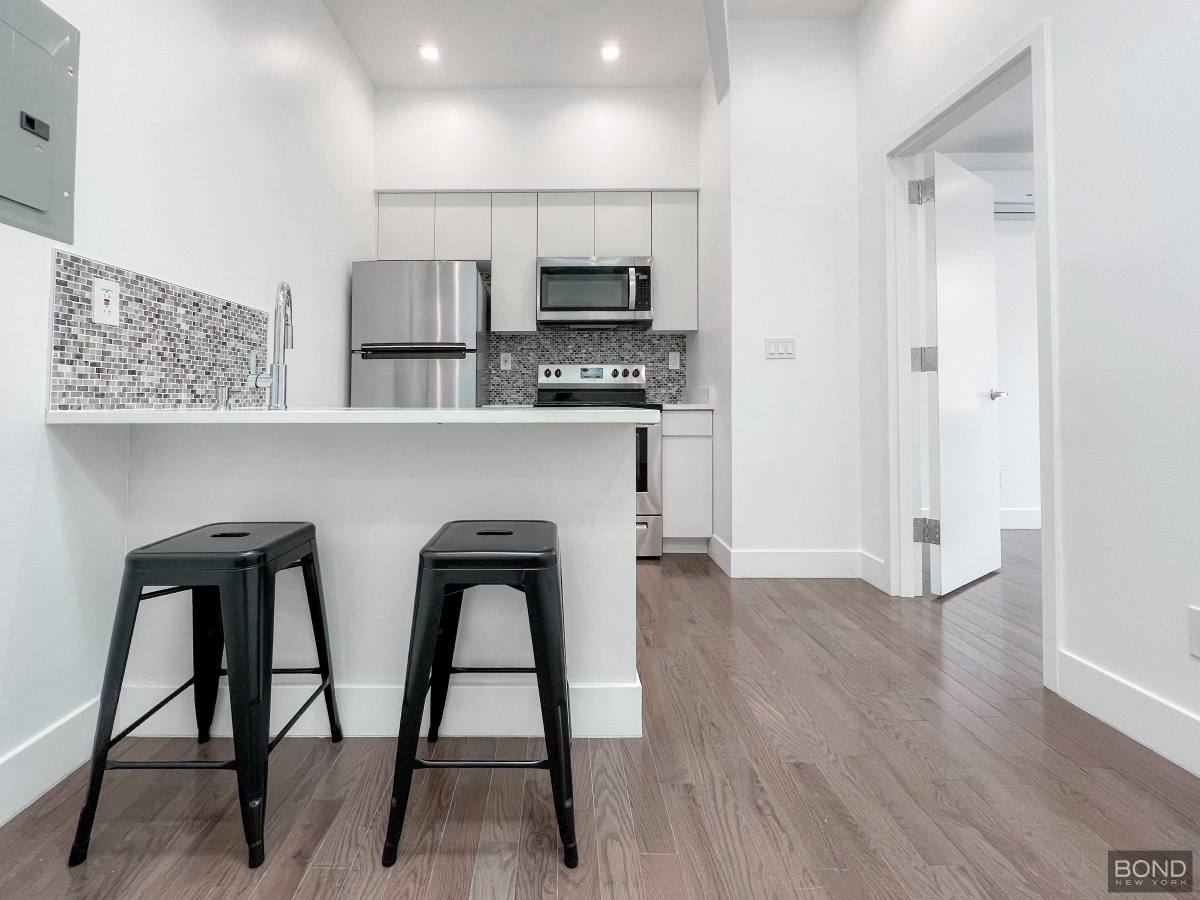 Apartment for rent at 202 Greenpoint Ave #2F, Brooklyn, NY 11222