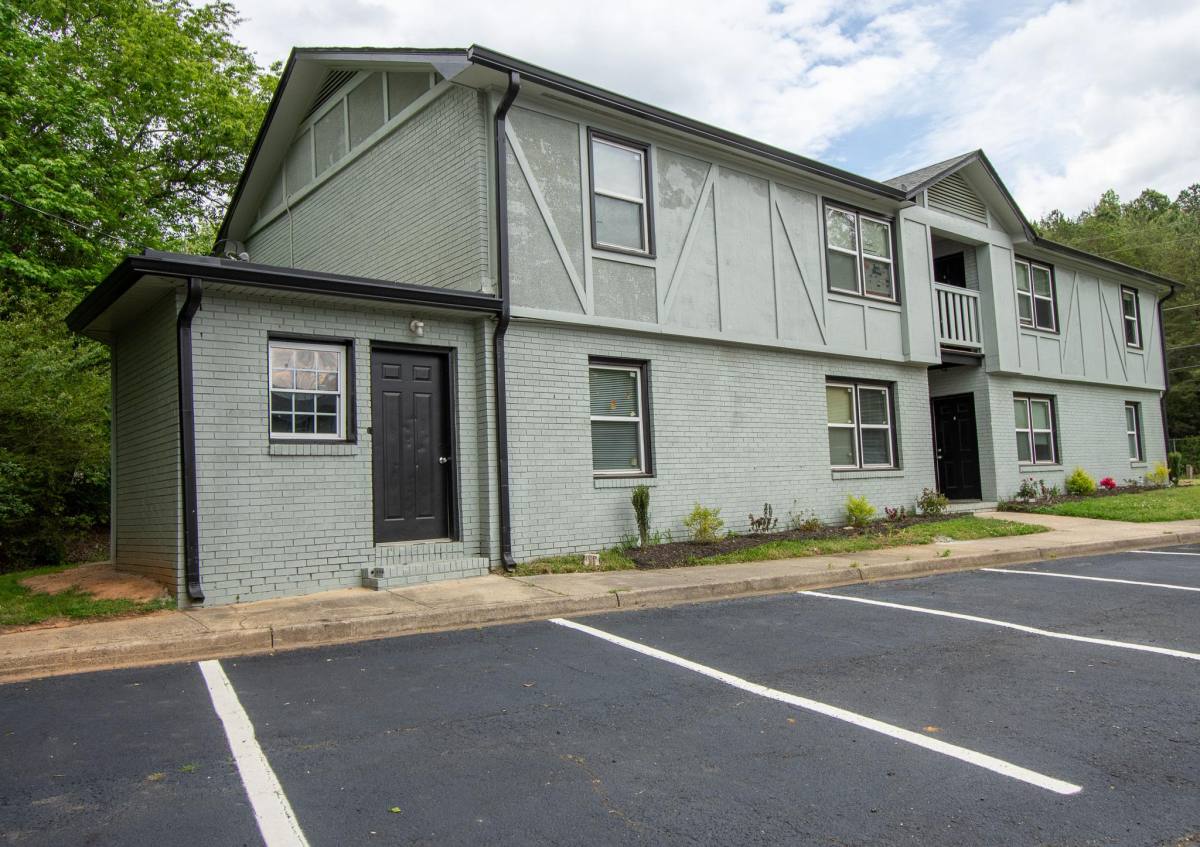 Apartment for rent at Derita Woods, 2607 Cedarhurst Dr E, Charlotte, NC 28269