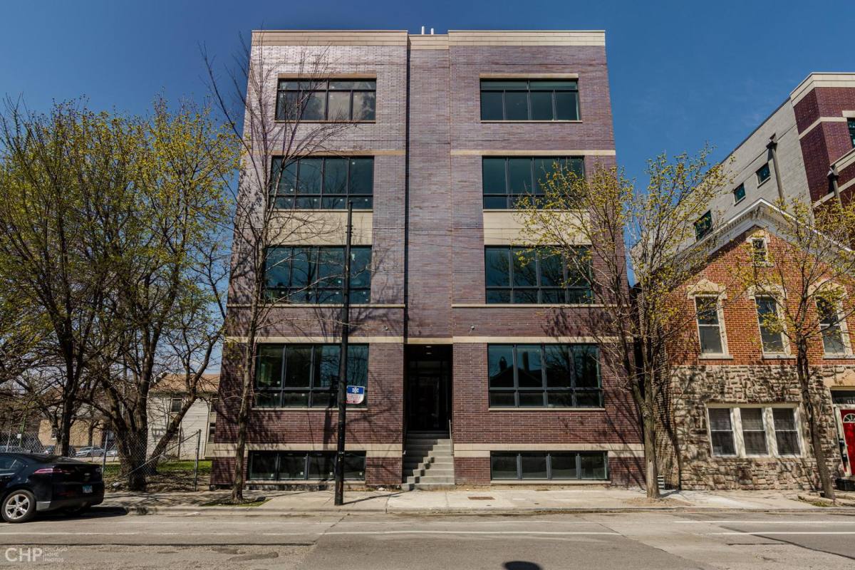 Townhouse for rent at 562 W 18th St #3E, Chicago, IL 60616