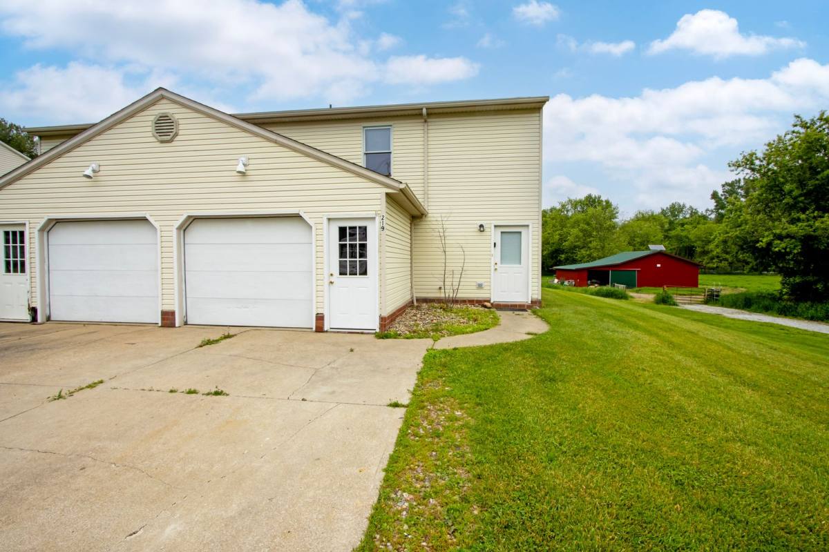 House for rent at 219 Coulter St, Creston, OH 44217