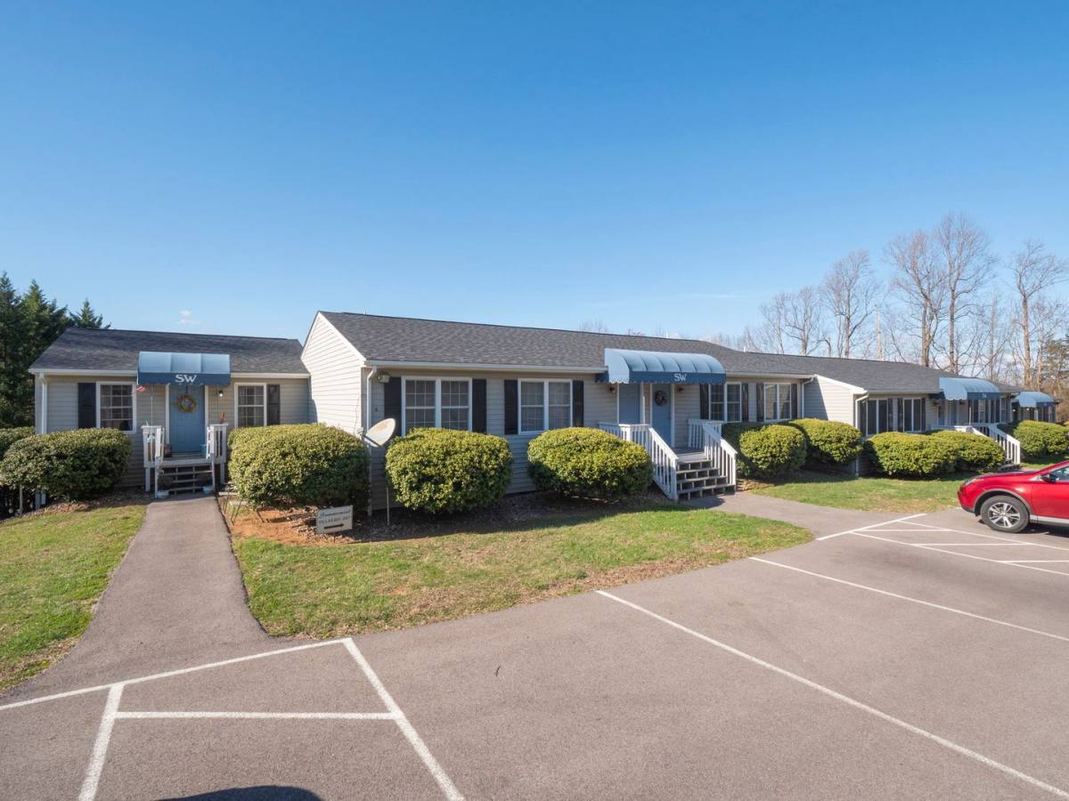 Apartment for rent at 2711 Bluewater Dr, Moneta, VA 24121