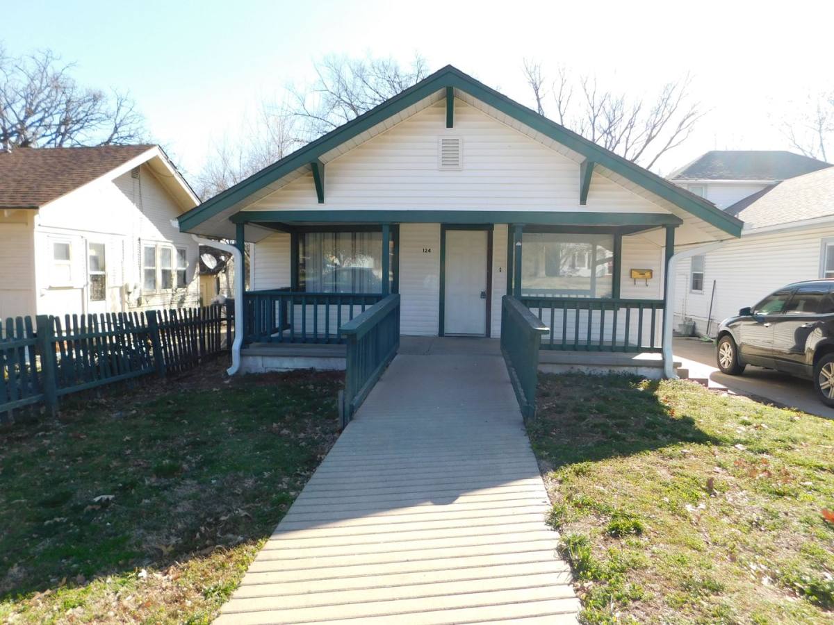 124 N High, El Dorado, KS 67042