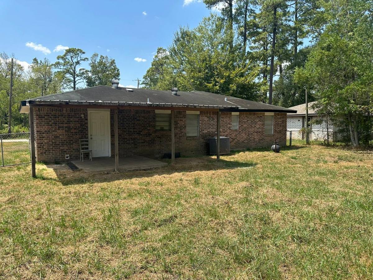 House for rent at 140 Mill St, Vidor, TX 77662