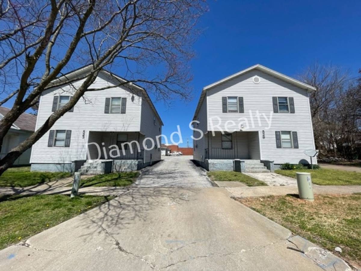Apartment for rent at 529 E Pacific St, Springfield, MO 65803
