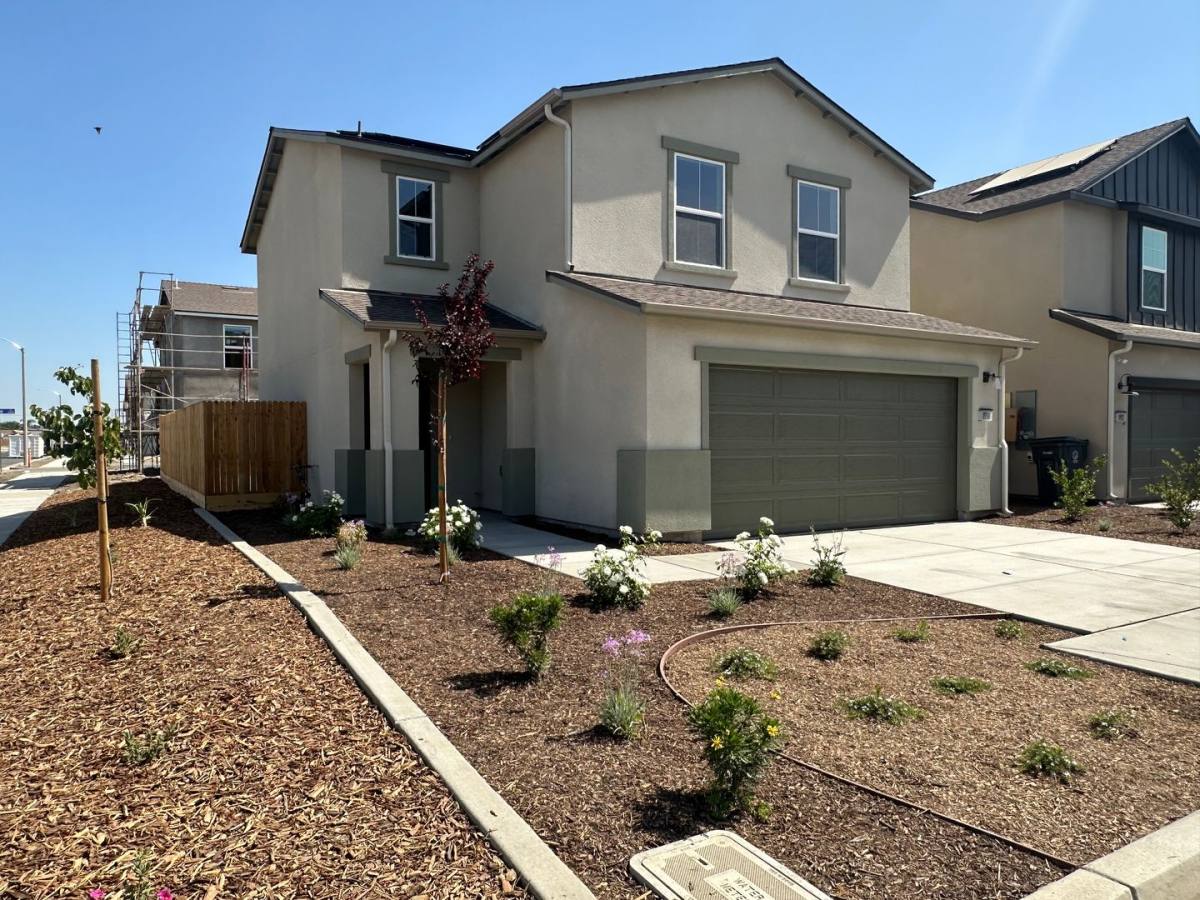 House for rent at 1938 English Oak Court, Tulare, CA 93274
