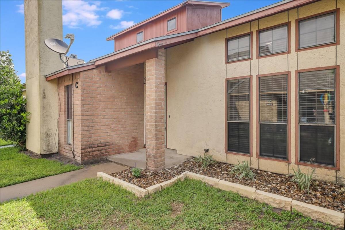 Townhouse for rent at 11205 Willowood, Corpus Christi, TX 78410
