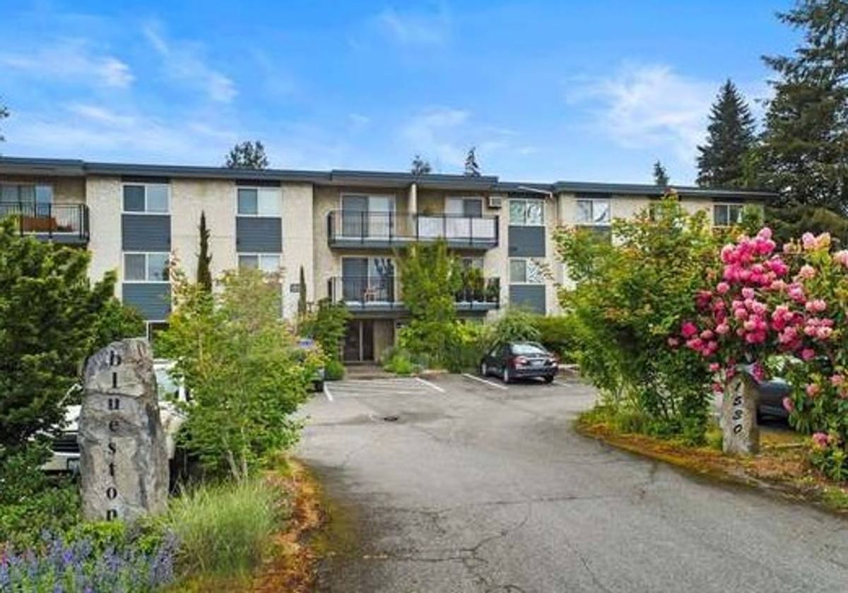 Apartment for rent at 1530 NE 146th St, Seattle, WA 98155