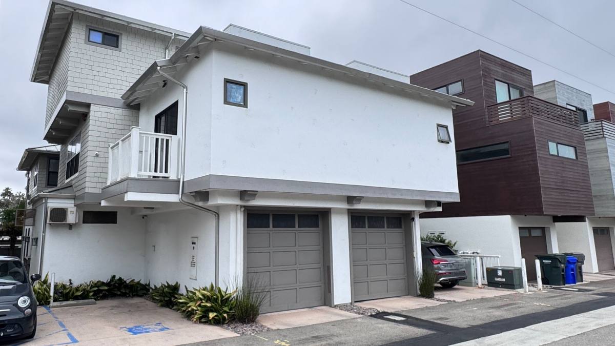 Townhouse for rent at 1222 N Coast Highway 101, Encinitas, CA 92024