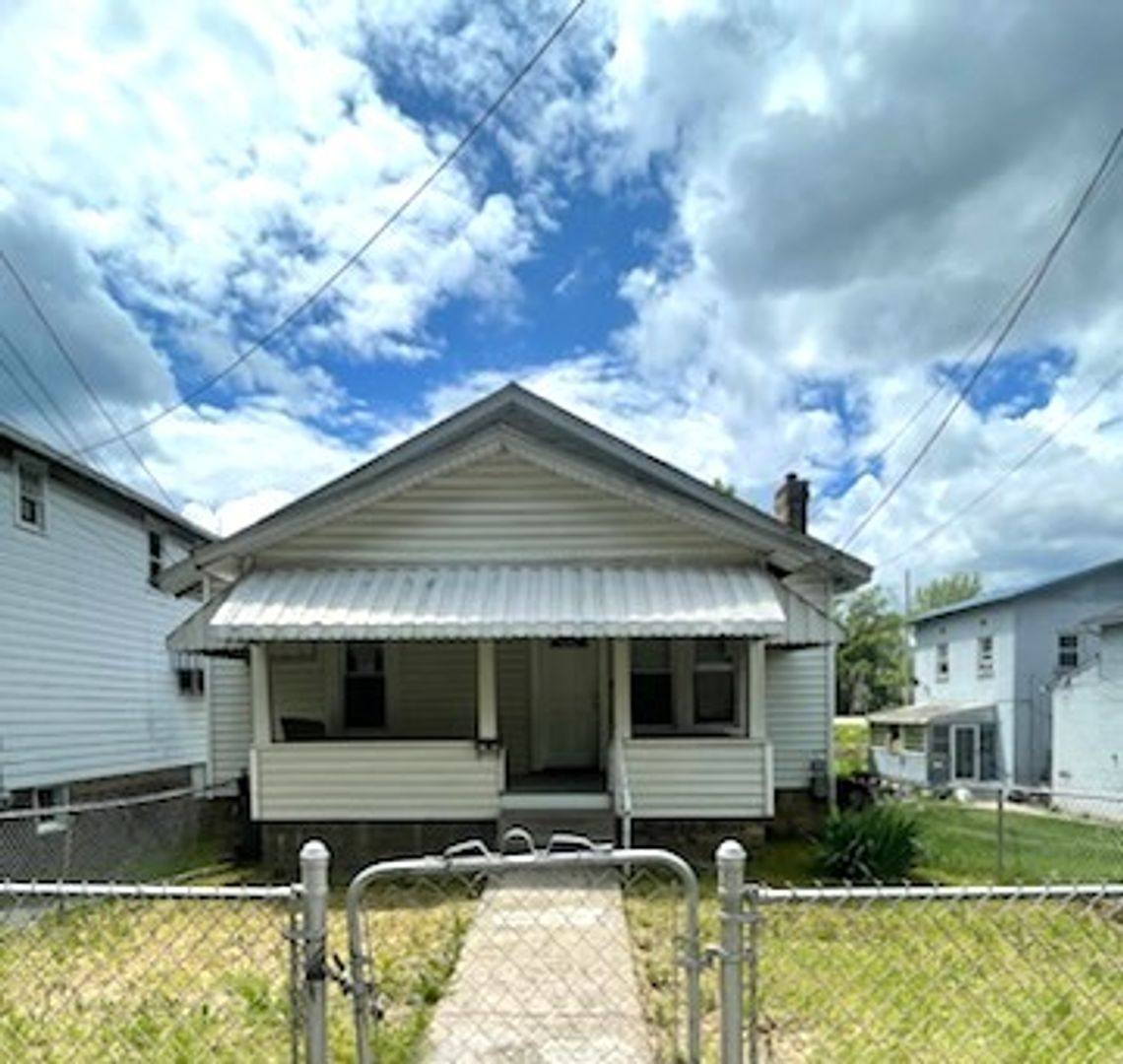 House for rent at 2333 Washington St W, Charleston, WV 25387