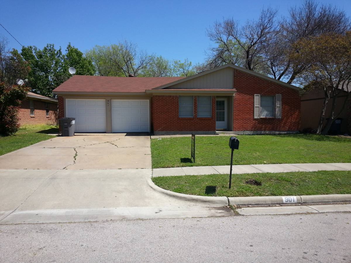 House for rent at 901 Memorial Dr, Wylie, TX 75098
