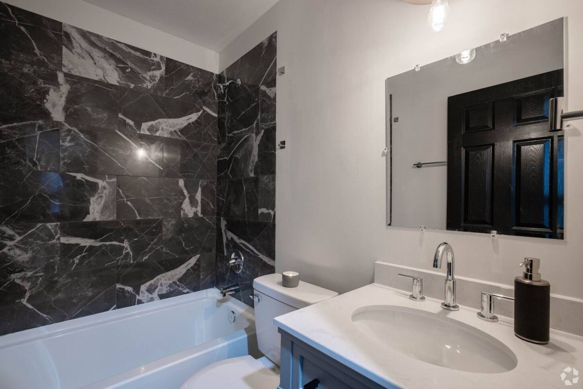 Apartment for rent at 321 E 7th St, Davenport, IA 52803