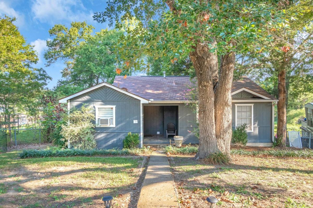 House for rent at 140 Lynn Creek Dr, Mabank, TX 75156