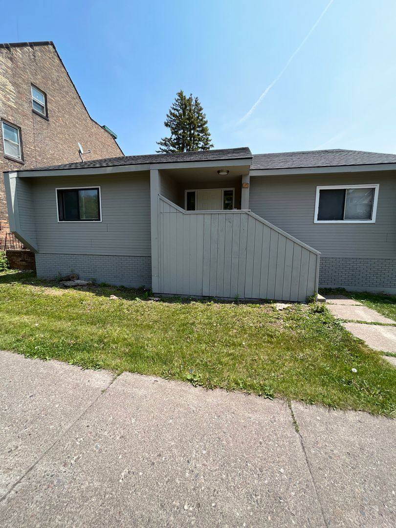 Apartment for rent at 1526 E Superior St, Duluth, MN 55812