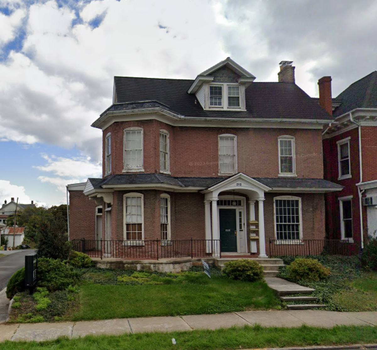 Apartment for rent at 212 E Main St, Palmyra, PA 17078