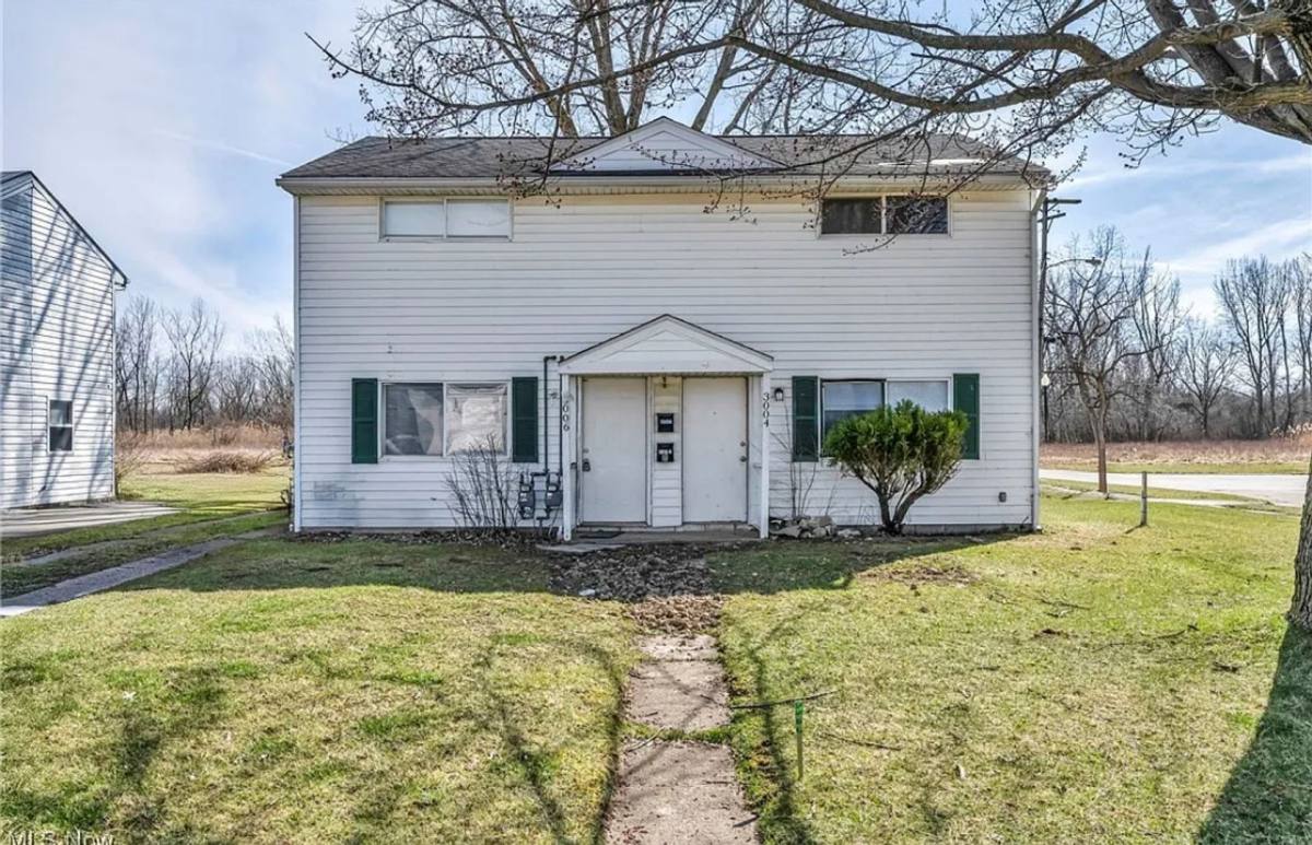 Apartment for rent at 3004-3006 Cromwell Dr, Lorain, OH 44052