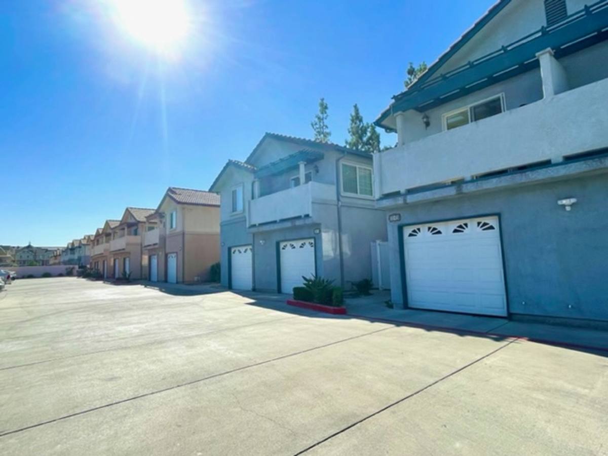 Townhouse for rent at 3655 W San Jose Ave, Fresno, CA 93711