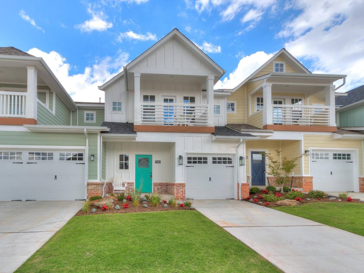 Townhouse for rent at 736 Harbor Town Dr, Edmond, OK 73034
