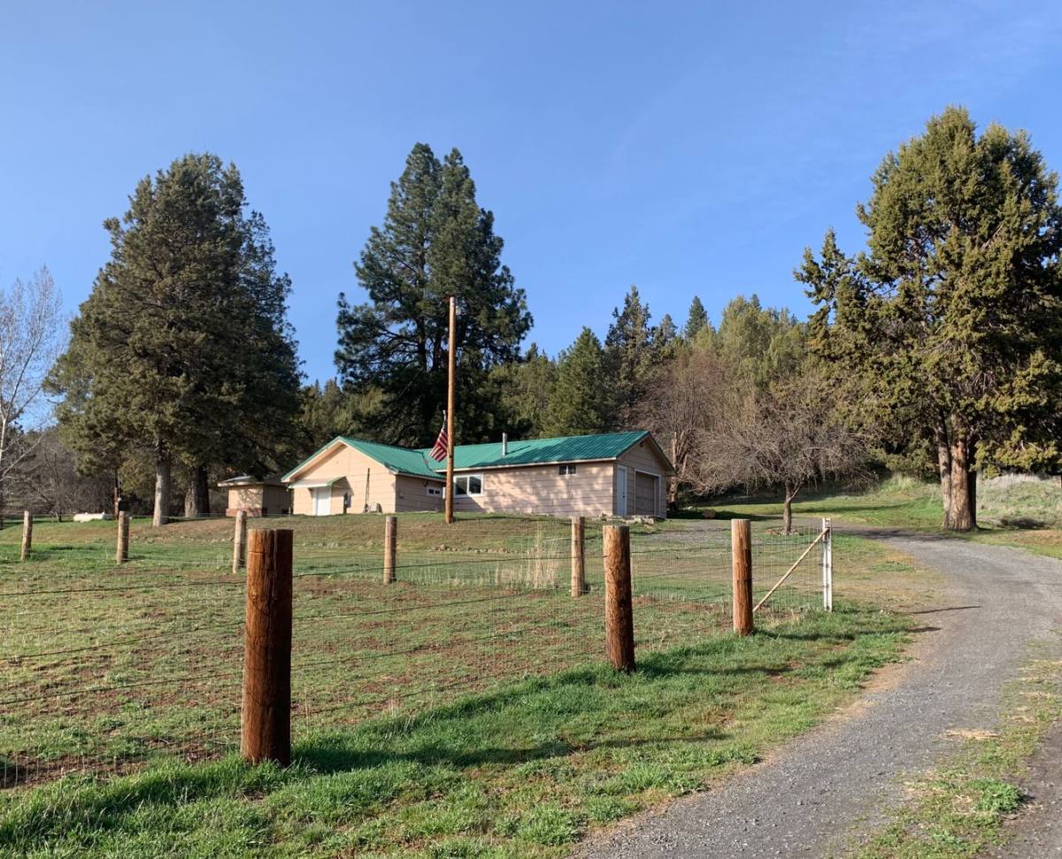 House for rent at 14909 Clover Creek Rd, Klamath Falls, OR 97601