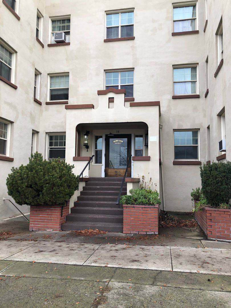 Apartment for rent at 38 N Oakdale Ave, Medford, OR 97501