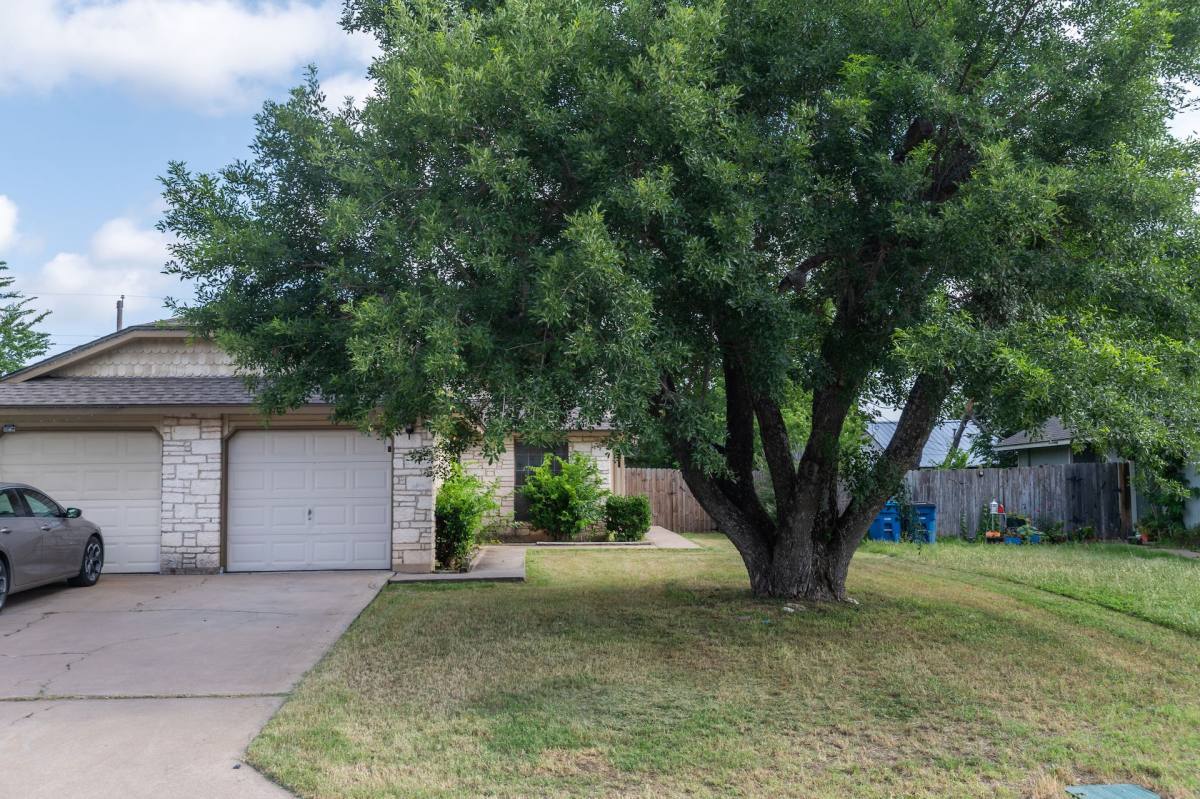 Townhouse for rent at 1114 1112 Woodlief Trail, Round Rock, TX 78664