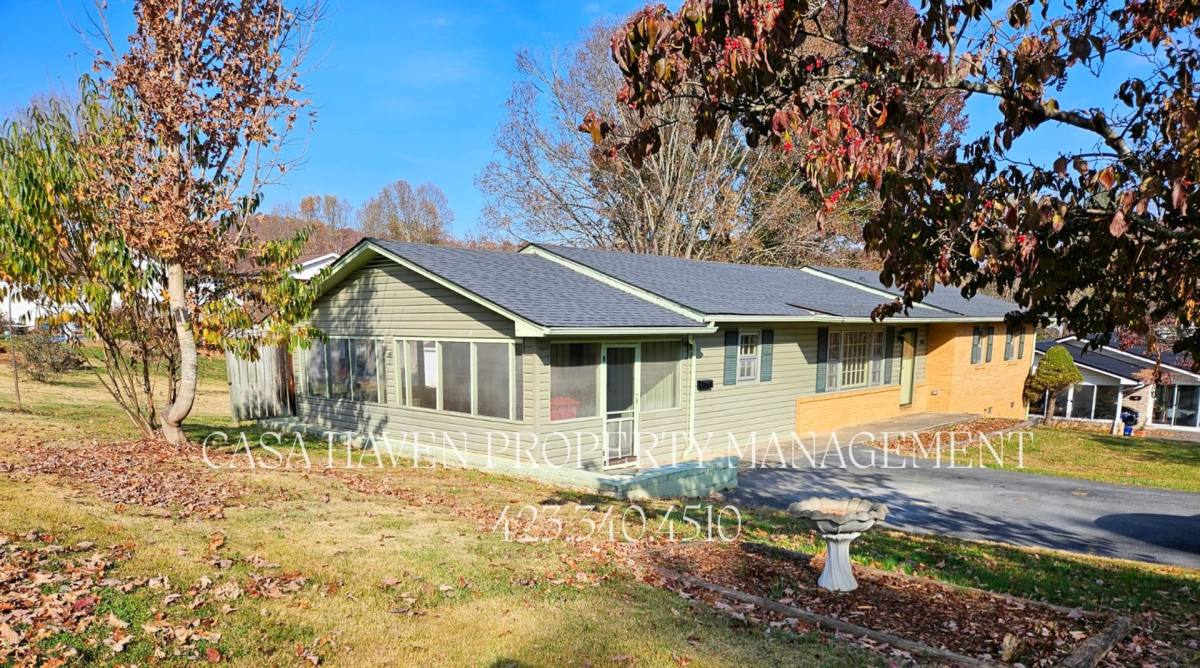 House for rent at 1907 Club Dr, Johnson City, TN 37601