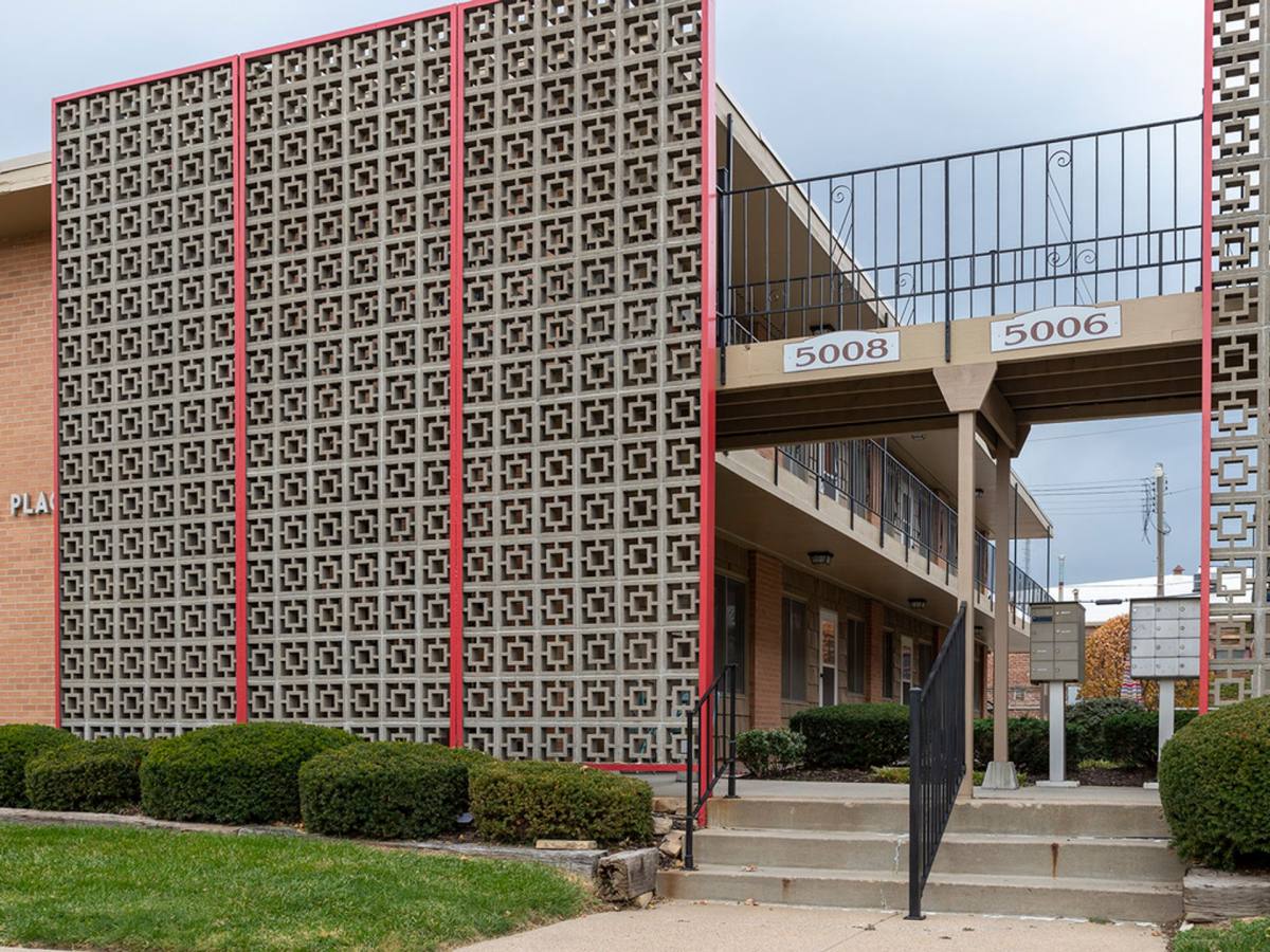 Apartment for rent at 5006 California St, Omaha, NE 68132
