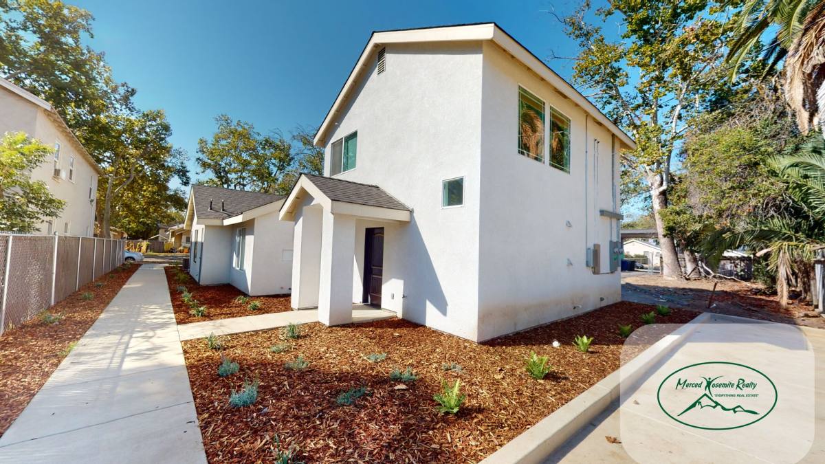 Townhouse for rent at 345 W23rd St, Merced, CA 95340