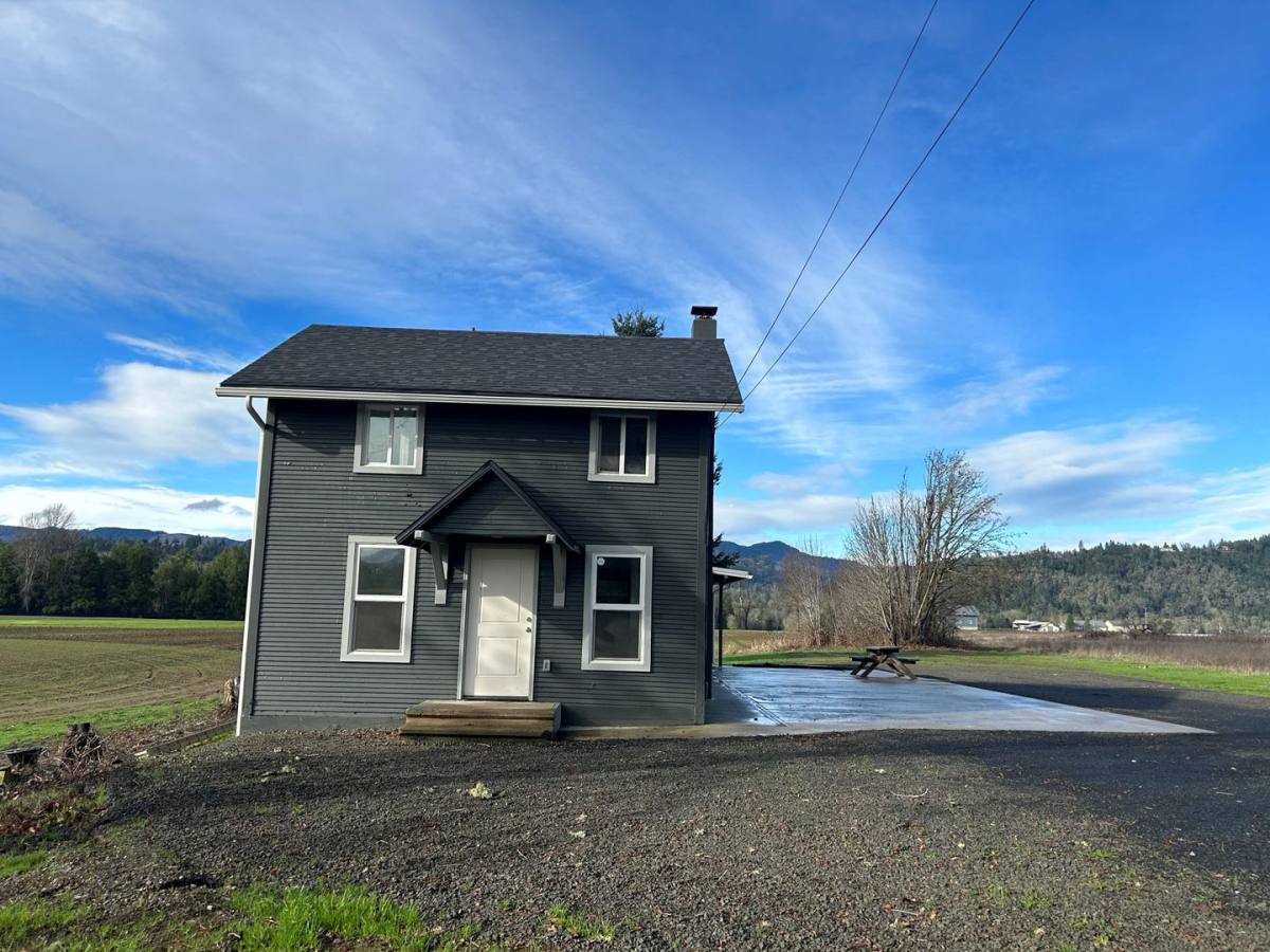 House for rent at 1991 Curry Rd, Roseburg, OR 97471