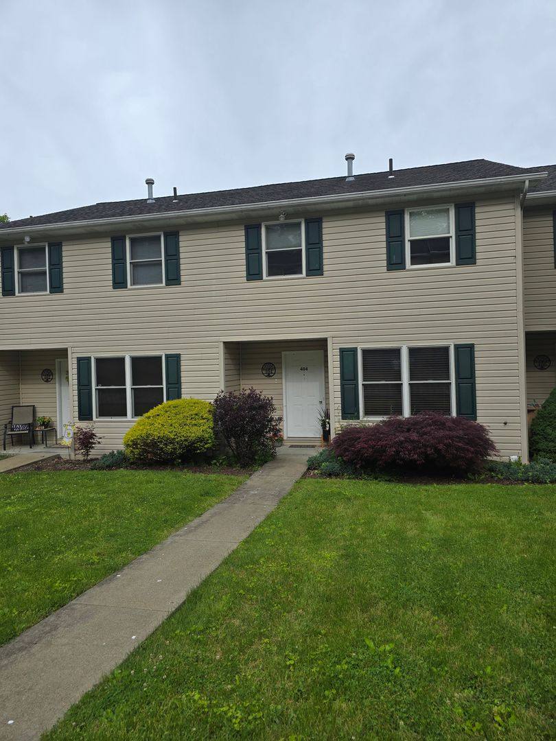 Townhouse for rent at 404 Harding St, New Kensington, PA 15068