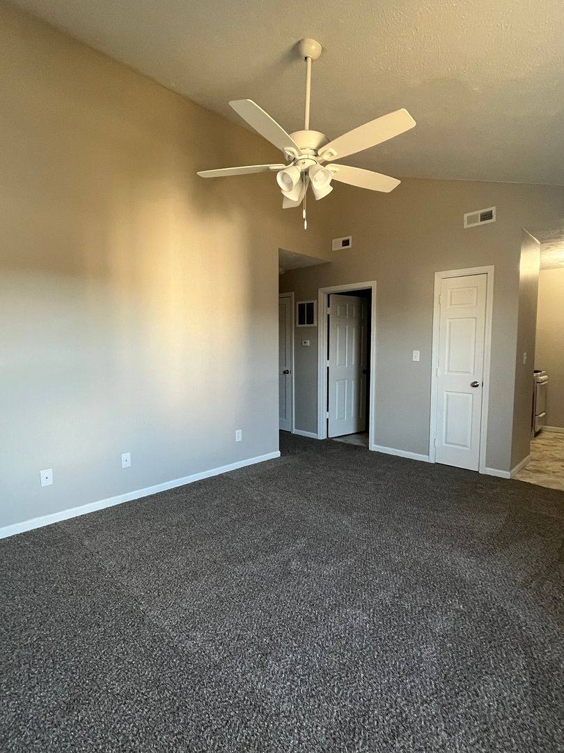 Apartment for rent at 1015 18th St, Vienna, WV 26105