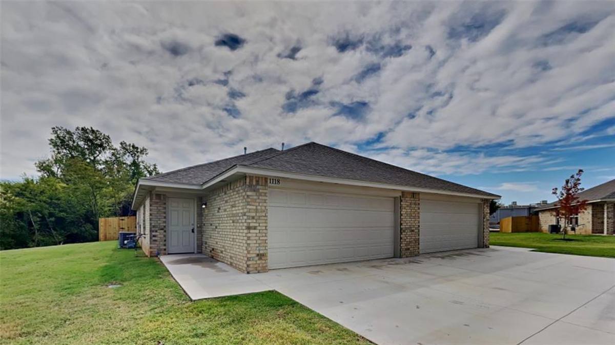 House for rent at 206 Gray St, Yukon, OK 73099