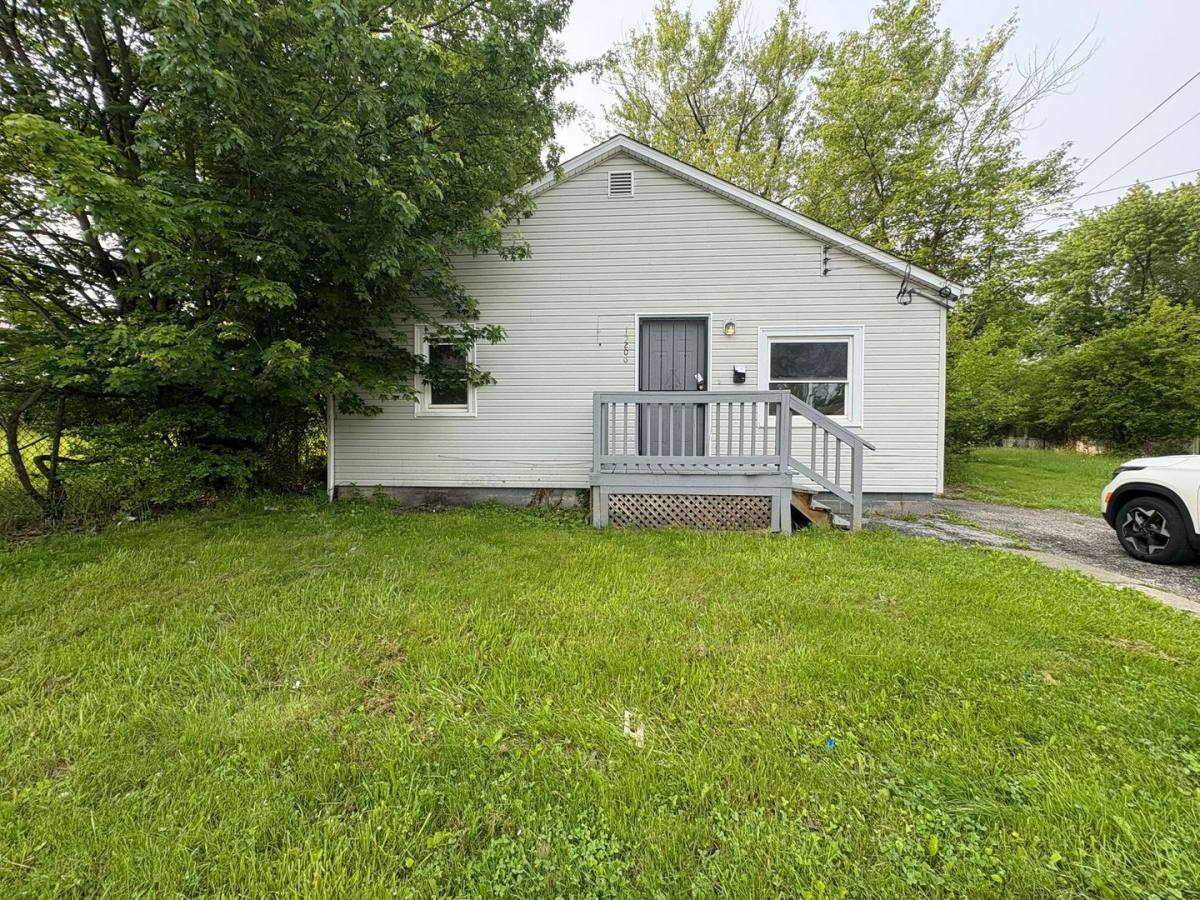 House for rent at 15206 Lincoln Ave, Cleveland, OH 44128