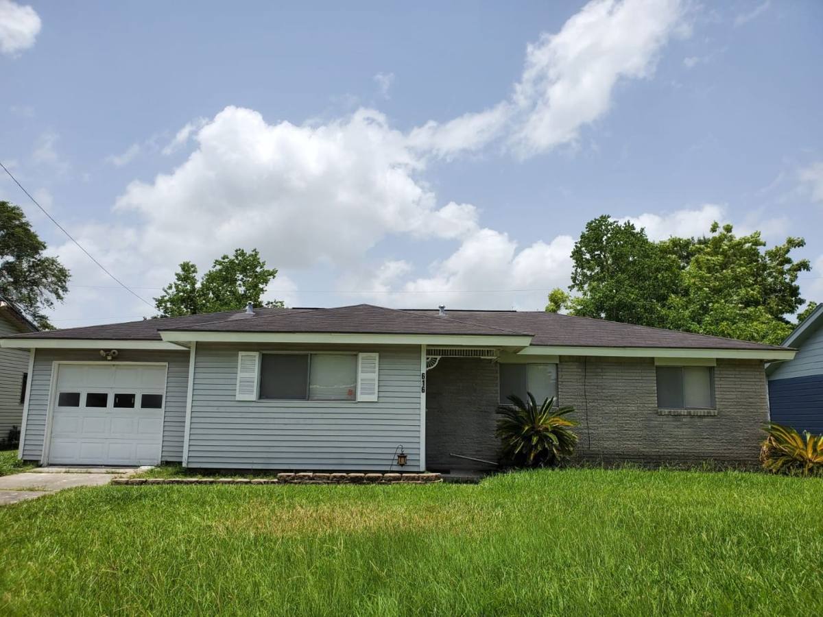 House for rent at 616 Bridal Wreath Ave, Orange, TX 77630