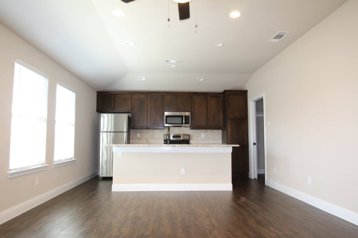 Apartment for rent at 1324-1328 White Sand Dr, Azle, TX 76020