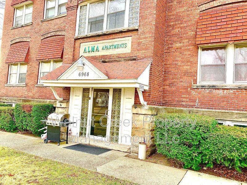 Apartment for rent at 6968 Lake Ave #3, Elyria, OH 44035