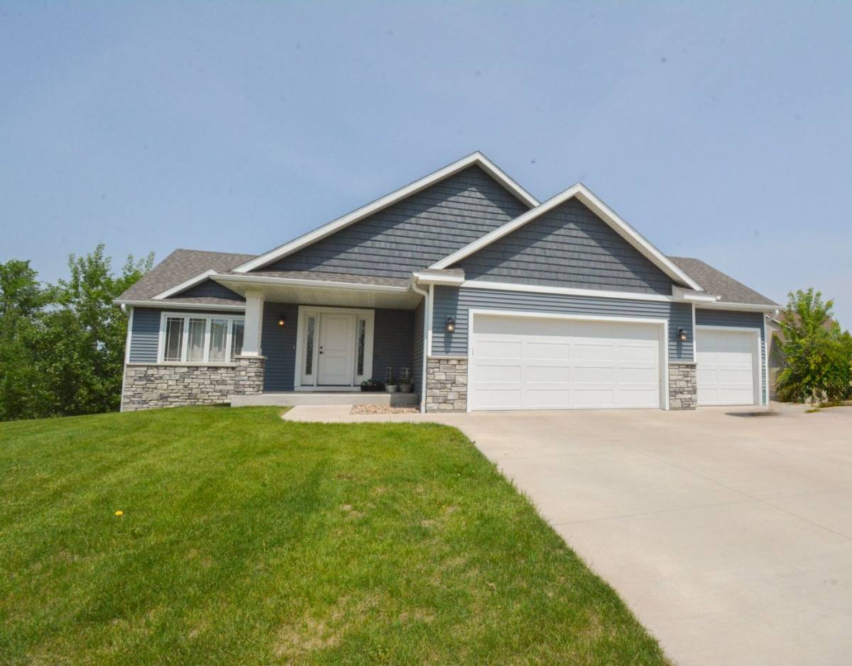 House for rent at 3999 Stonepoint Dr NE, Rochester, MN 55906
