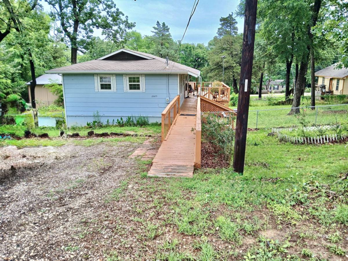 House for rent at 22675 Lakeway Harbor, Flint, TX 75762