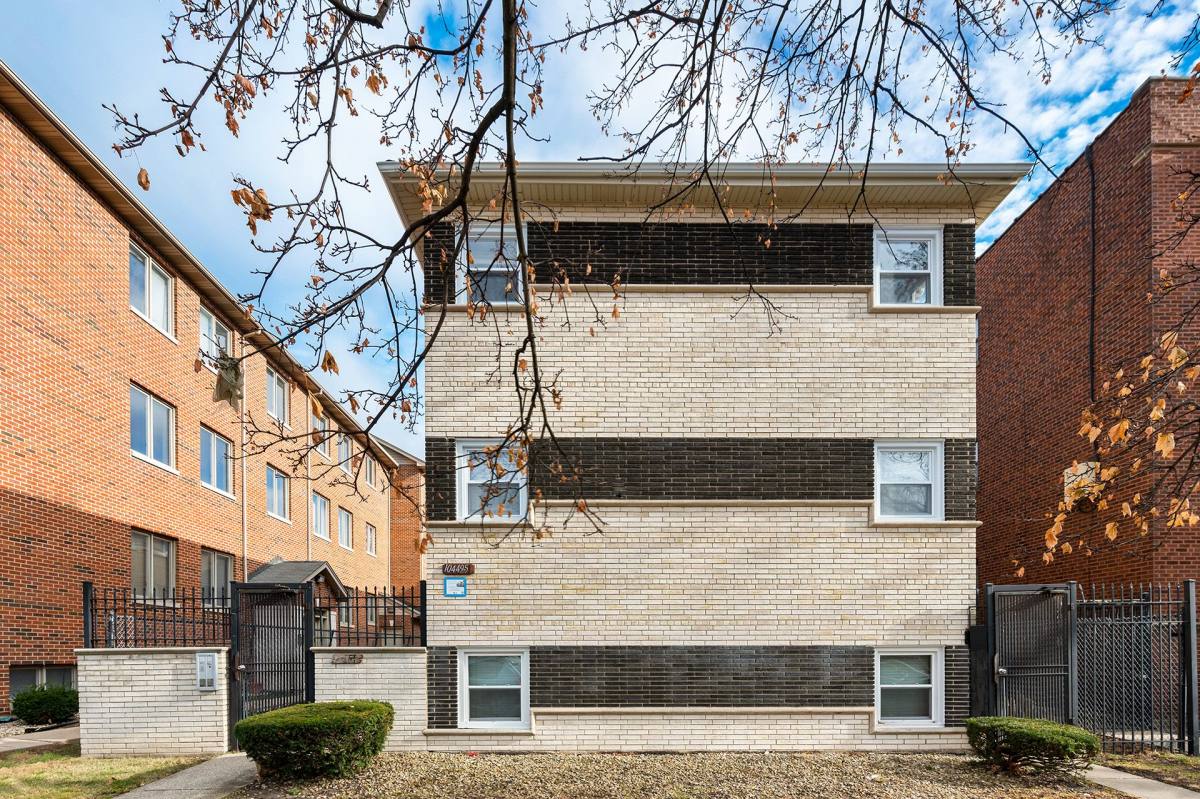 Apartment for rent at 10449-51 S Hale Ave, Chicago, IL 60643