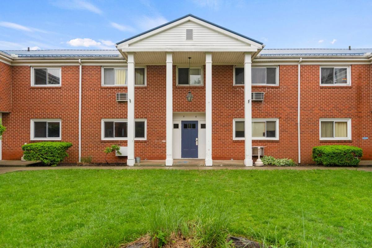 Apartment for rent at 2121 Engle Rd, Fort Wayne, IN 46809