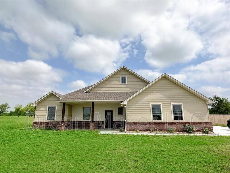 House for rent at 917 Apple Blossom Way, Washington, OK 73093