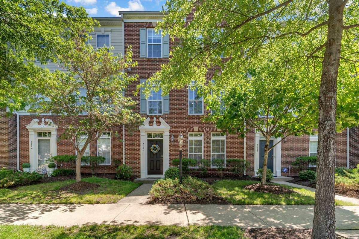 Townhouse for rent at 2104 Abbottsbury Way, Woodbridge, VA 22191