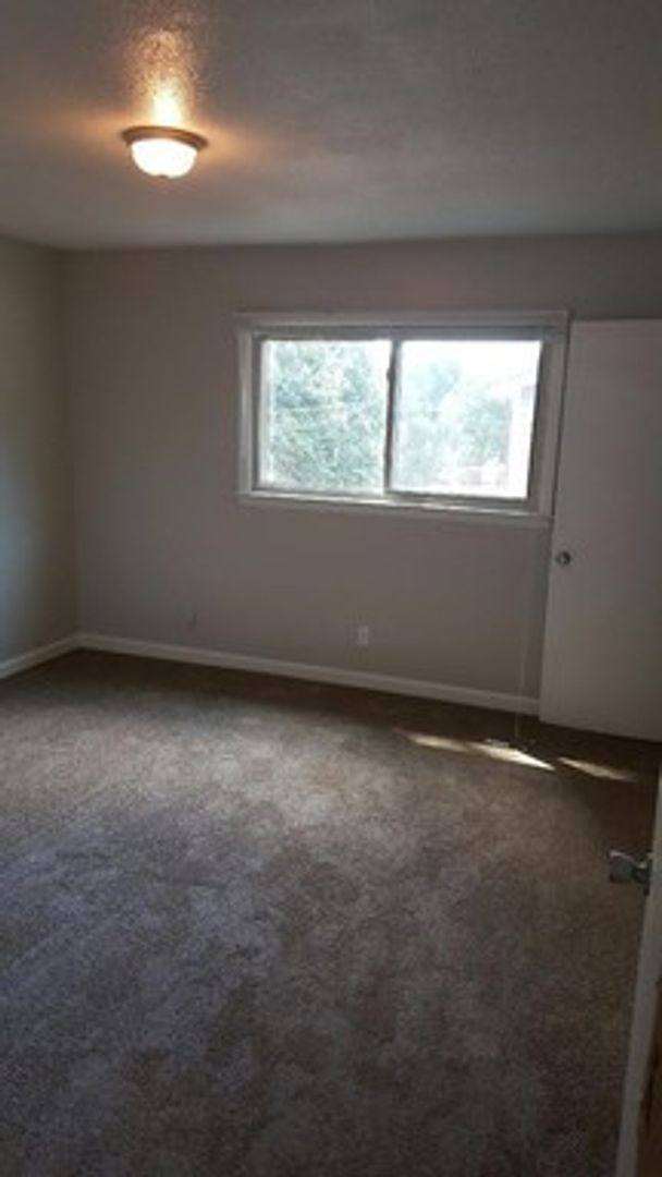 Apartment for rent at 332 Bradford Dr, Charlotte, NC 28208