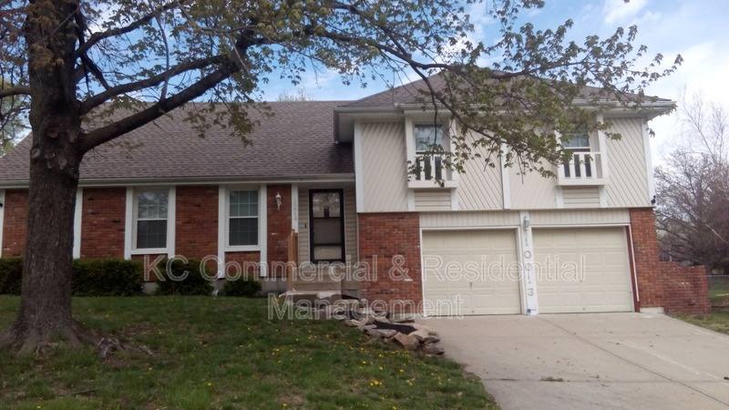 House for rent at 10013 N Harrison Dr, Kansas City, MO 64155